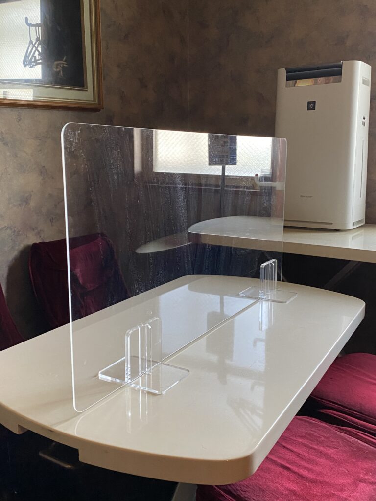 コロナ対策　1テーブル4人以内